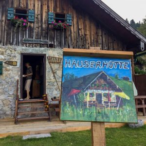 Hauserhütte auf der Ladenbergalm Schild